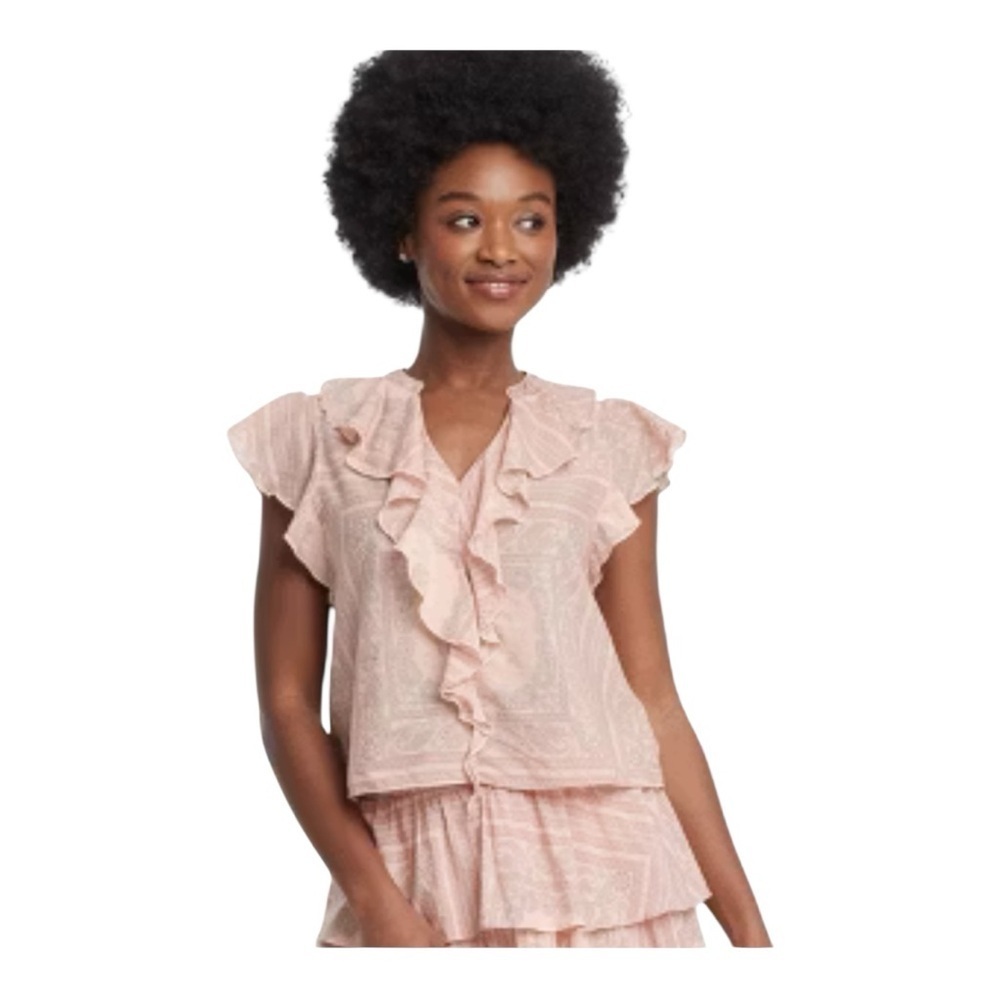 ❤️3/$15 NWT Universal Thread Light Pink Ruffle Blouse M